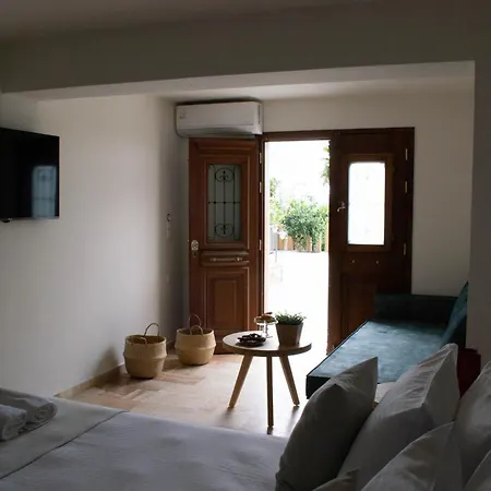 Oniropetra Luxury Aparthotel Armakha