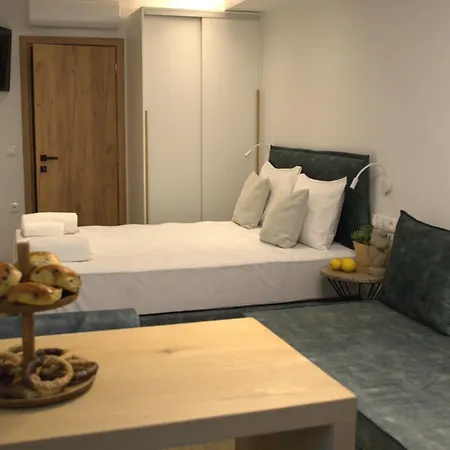 Oniropetra Luxury Aparthotel Armakha