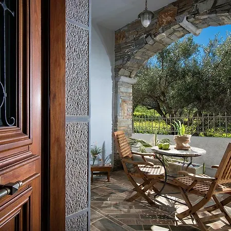Oniropetra Luxury Aparthotel